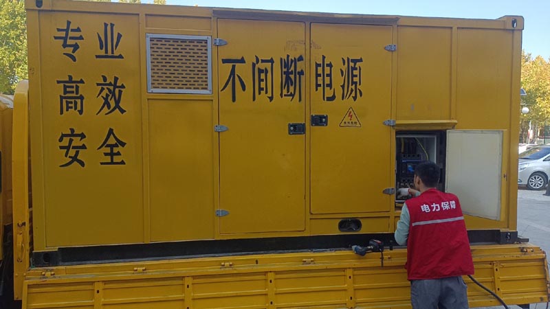 红花岗柴油发电机组和UPS电源配合使用时，如何避免切换过程中的电力中断？